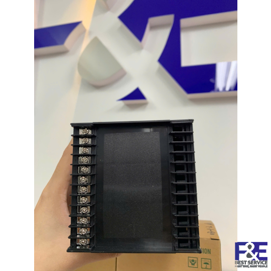 Bộ điều khiển nhiệt độ CB900FD10-8*AN-NN/A/Y 