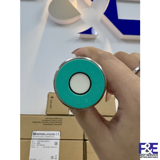 Cảm biến UC2000-30GM70-IE2R2-V15